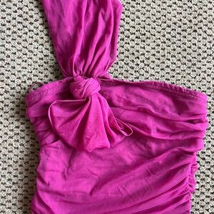 One shoulder crop top